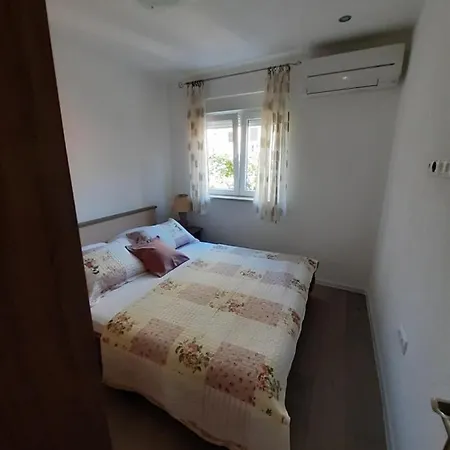 Apartment Lucky With Jacuzzi Trogir Exterior photo
