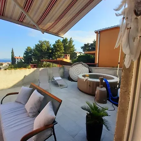 Apartment Lucky With Jacuzzi Trogir Exterior photo