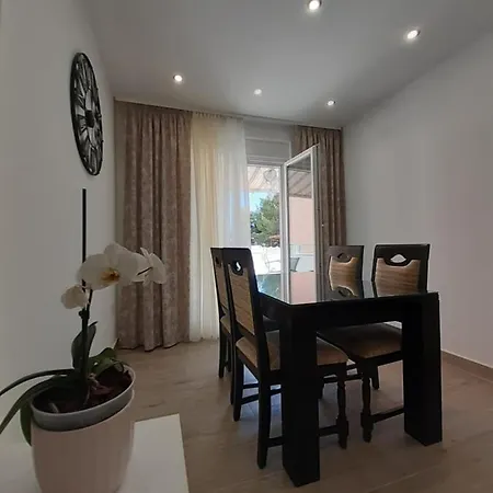 Apartment Lucky With Jacuzzi Trogir Exterior photo