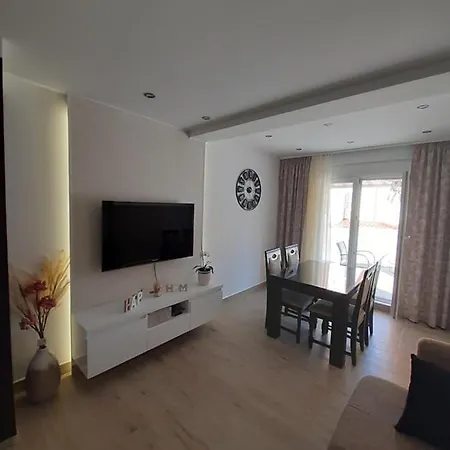 Apartment Lucky With Jacuzzi Trogir Exterior photo