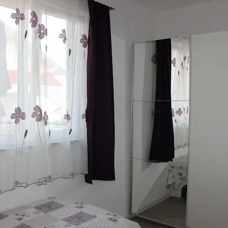 Apartment Lucky With Jacuzzi Trogir Exterior photo