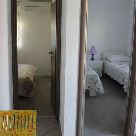 Apartment Lucky With Jacuzzi Trogir Exterior photo