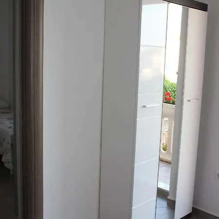Apartment Lucky With Jacuzzi Trogir Exterior photo