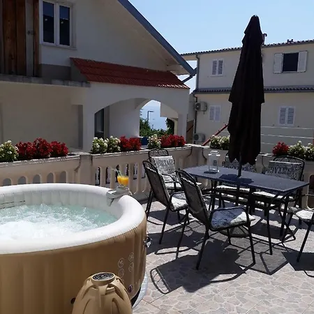 Apartment Lucky With Jacuzzi Trogir Exterior photo