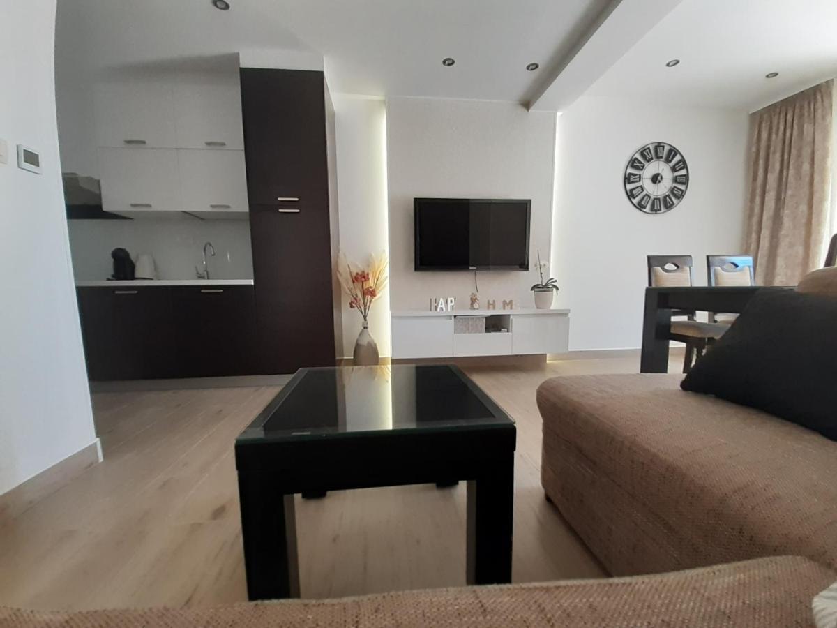 Lucky With Jacuzzi Apartment