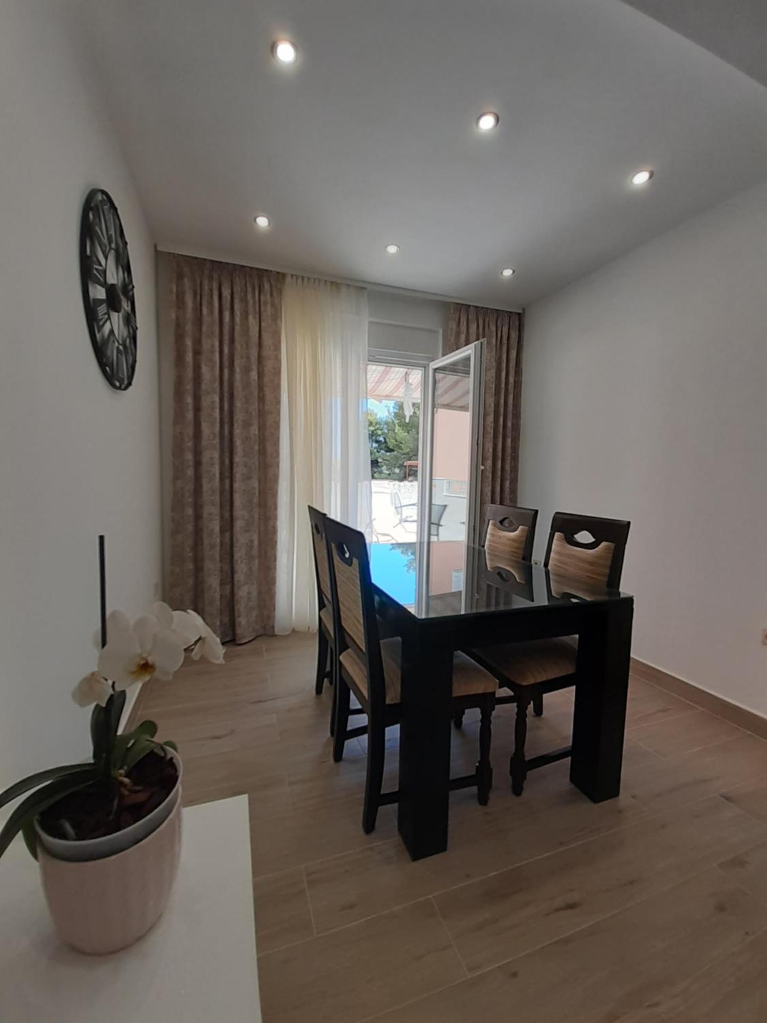 Lucky With Jacuzzi Apartment