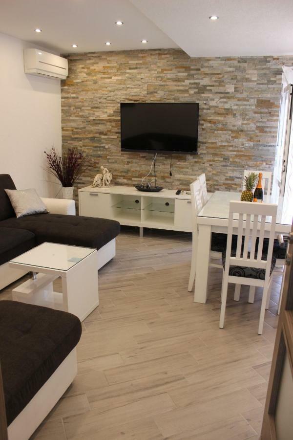 Apartment Lucky With Jacuzzi Trogir