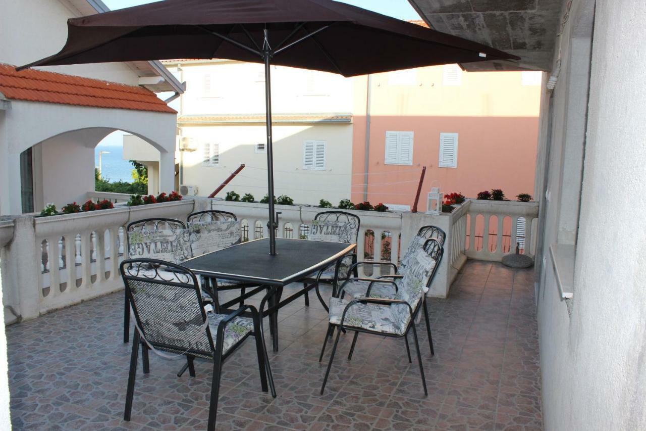 Apartment Lucky With Jacuzzi Trogir