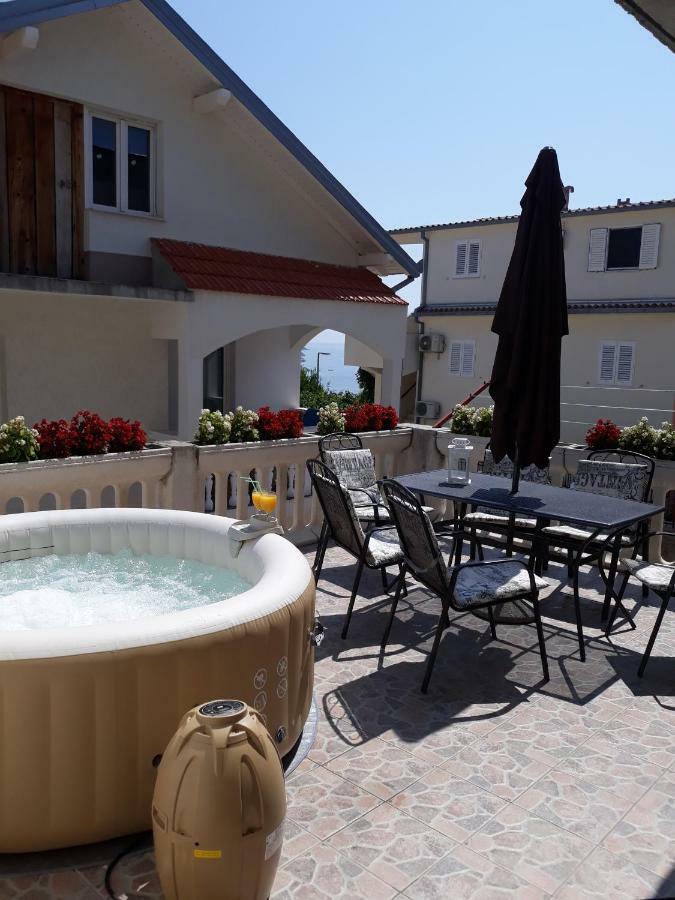 Apartment Lucky With Jacuzzi Trogir
